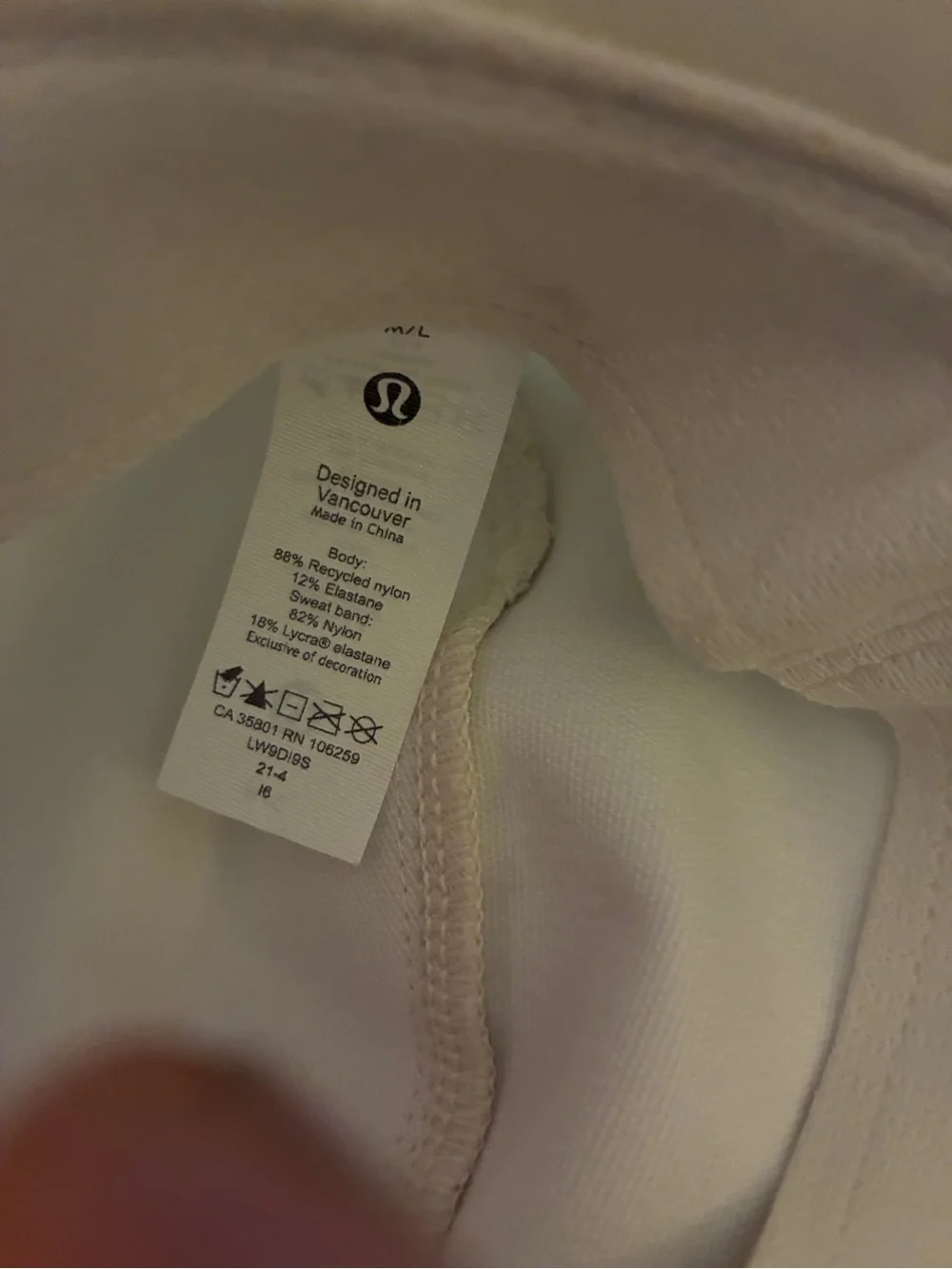 NWOT Lululemon Wide-Brim Bucket Hat with Chin Strap in White Opal M/L